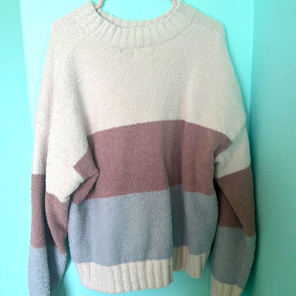 Soft colorblock oversize sweater great condition. Mauve blue and cream